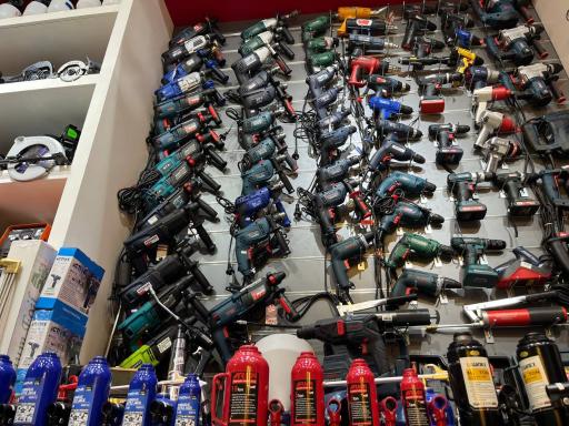 عکس هایپر کالای صنعتی و ساختمانی مدرن