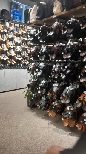 عکس فروشگاه اختصاصی کیف و کفش مازو چرم