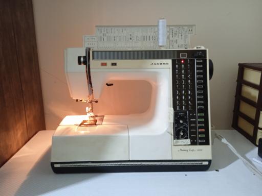 عکس تعمیر و تنظیم چرخهای خیاطی آبجار دوخت