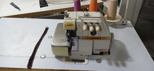 عکس تعمیر و تنظیم چرخهای خیاطی آبجار دوخت