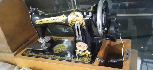 عکس تعمیر و تنظیم چرخهای خیاطی آبجار دوخت