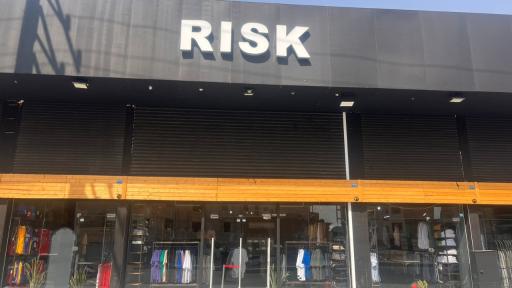 عکس فروشگاه ریسک