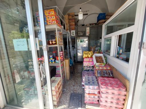 عکس فروشگاه مواد غذایی ایران