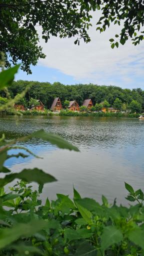 عکس دریاچه گیسوم