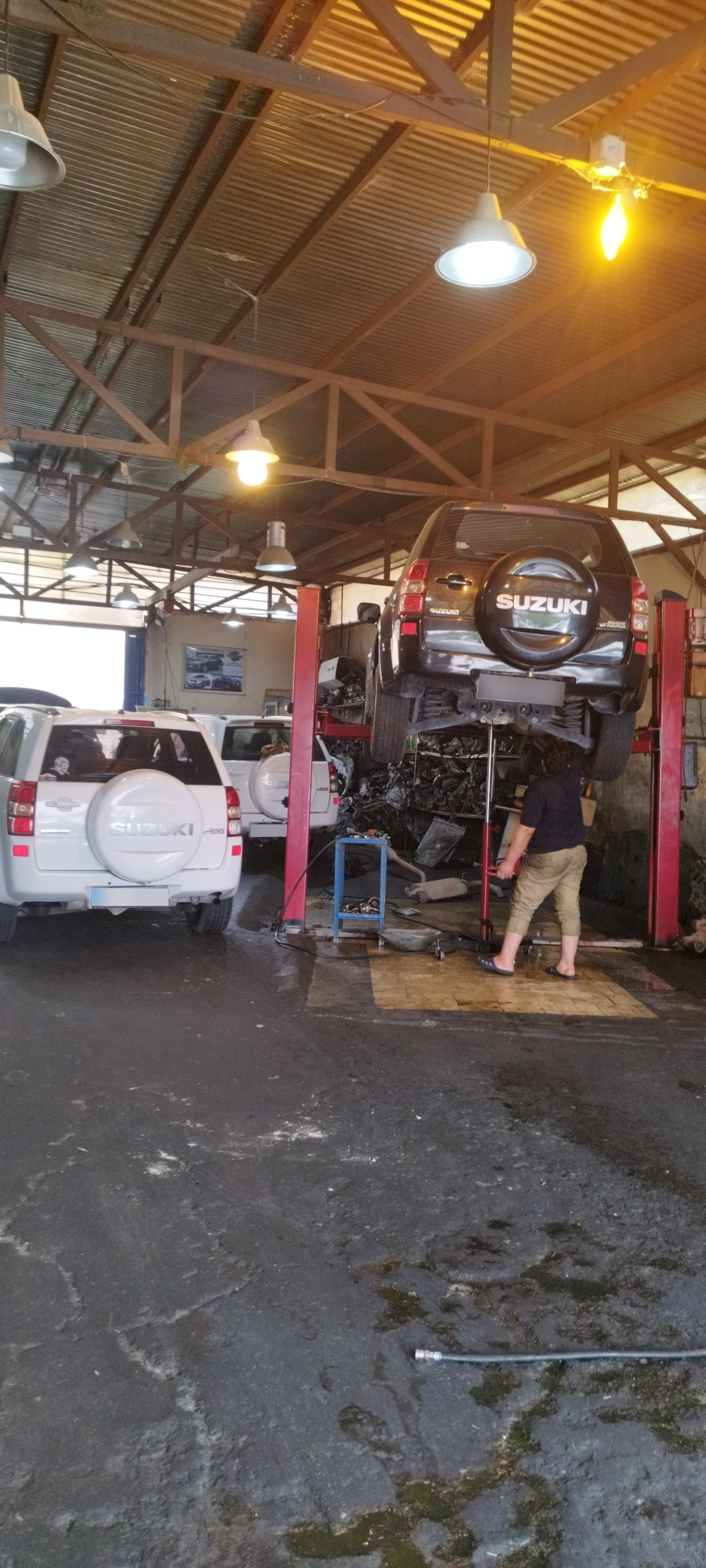 عکس تعمیرگاه مستر سوزوکی