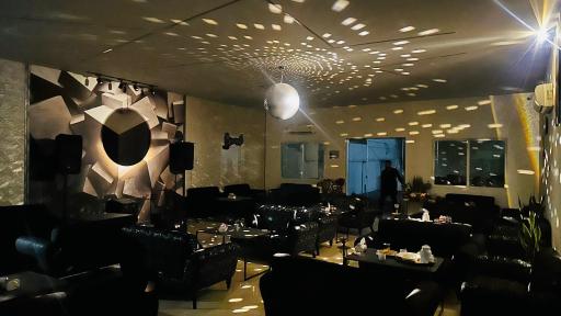 عکس باغ رستوران دلارز