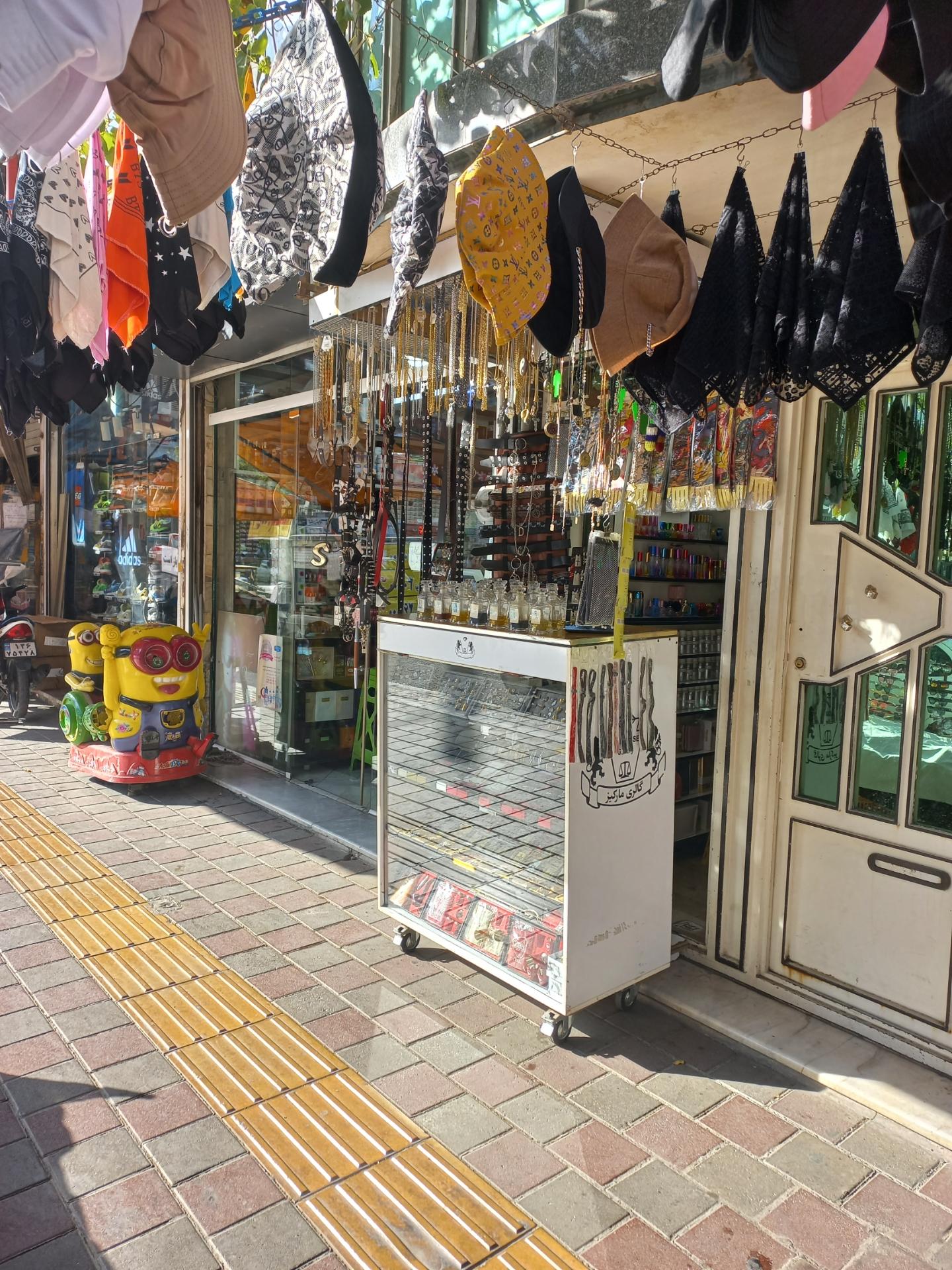 عکس عطر و اکسسوری مارکیز 