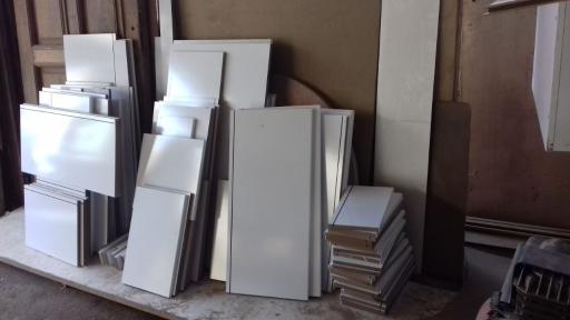 عکس تعمیر مصنوعات چوبی