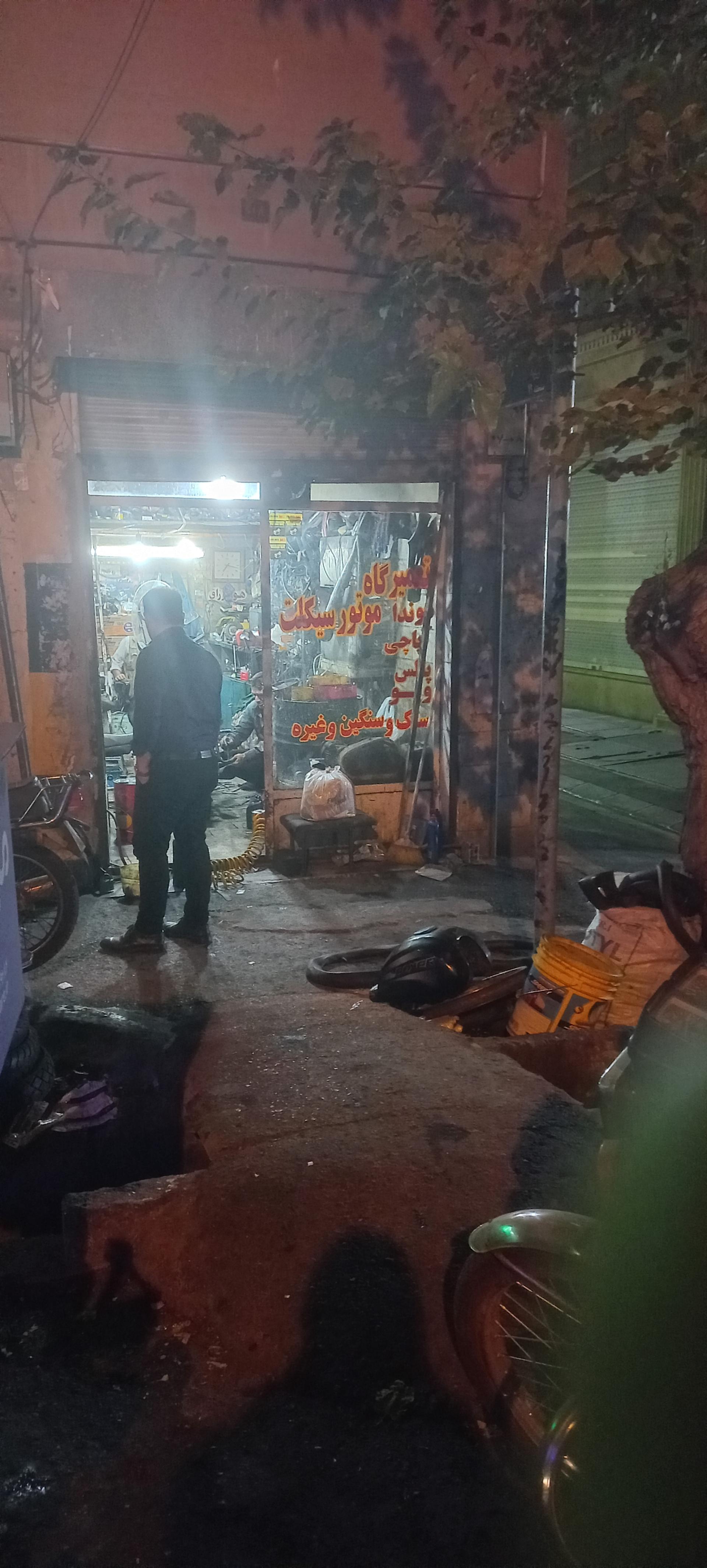 عکس تعمیرگاه موتورسیکلت تیمور