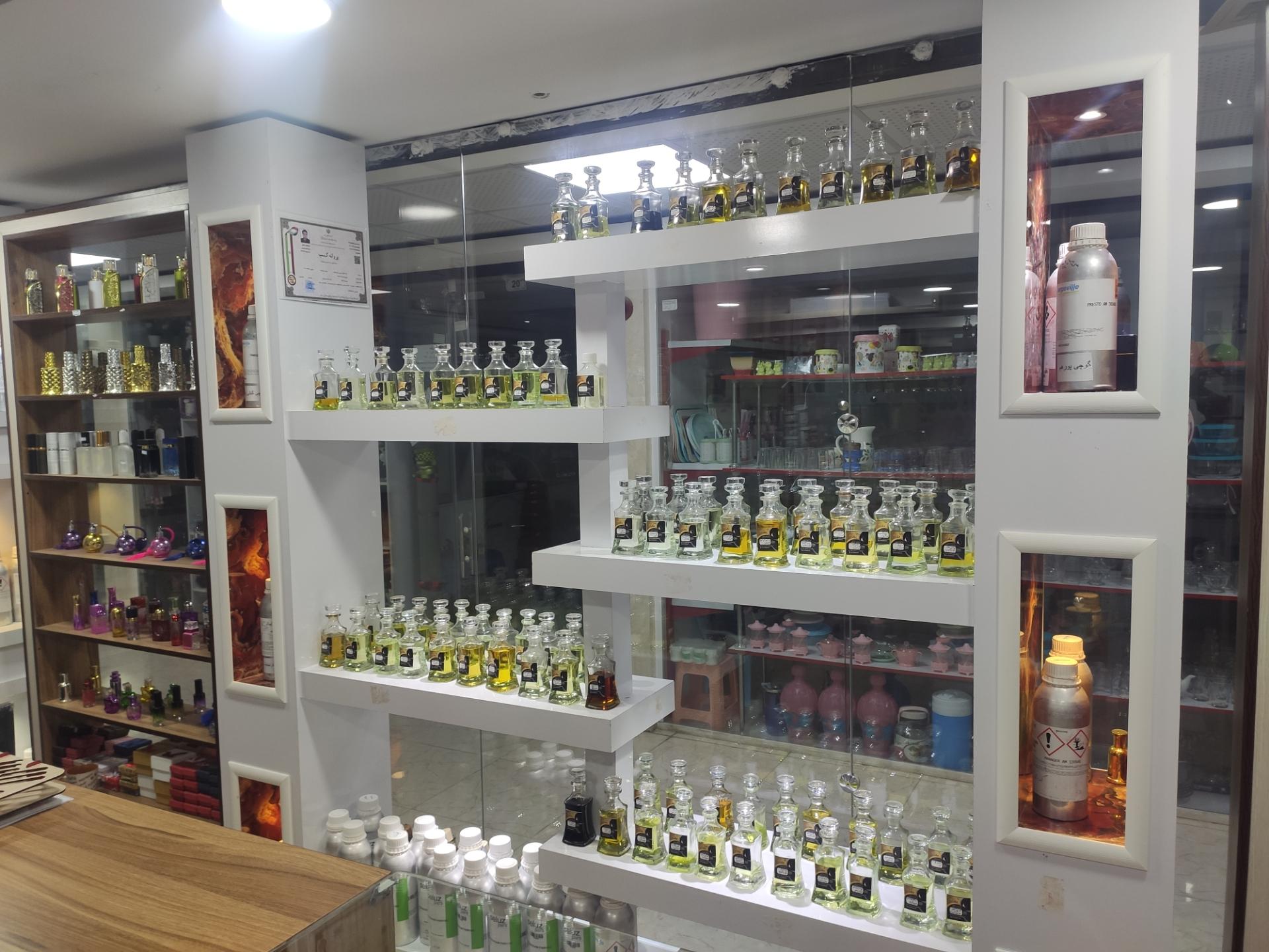 عکس عطر و اسانس دُنا