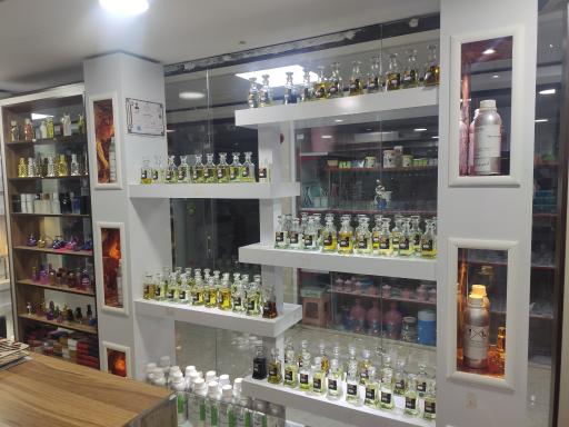 عکس عطر و اسانس دُنا