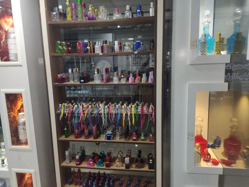 عکس عطر و اسانس دُنا