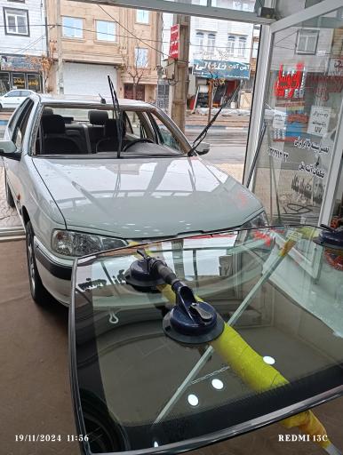 عکس شیشه اتومبیل محمدی 