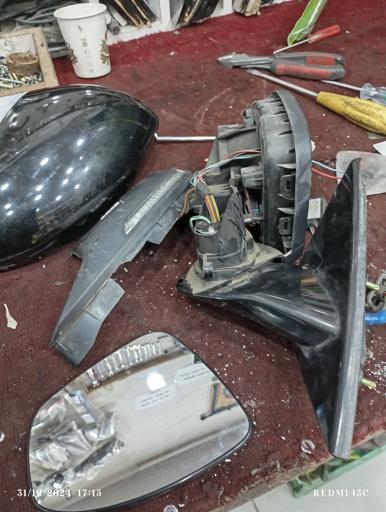 عکس شیشه اتومبیل محمدی 