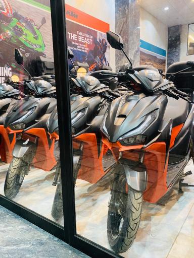 عکس نمایندگی کویر موتور 