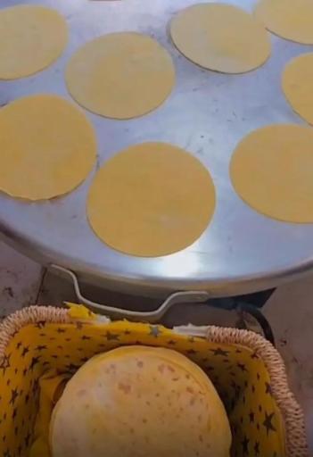 عکس تولید نان های محلی فرهاد