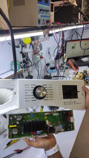 عکس تعمیر بردهای الکترونیکی دکتر برد