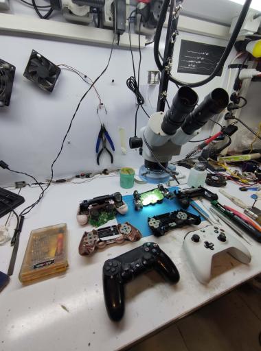 عکس تعمیر بردهای الکترونیکی دکتر برد