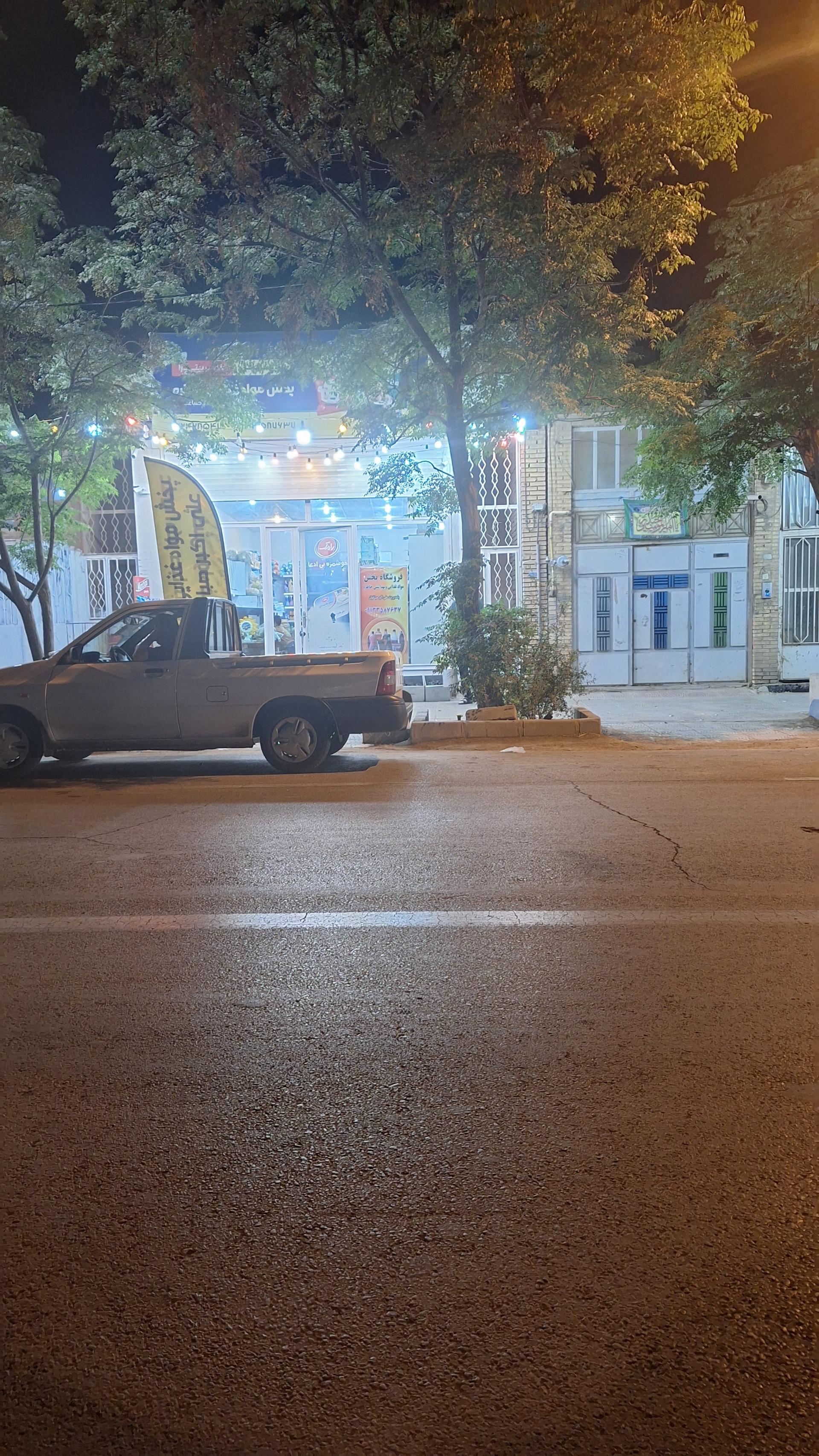 عکس سوپر مارکت صباغیان