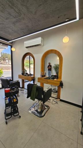 عکس آرایشگاه مردانه اسطوره