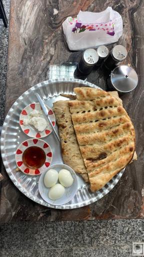 عکس صبحانه و دیزی‌ سرا بهار