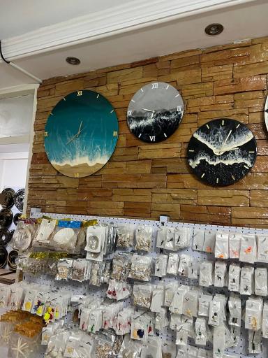 عکس فروشگاه هنری رزین‌مال