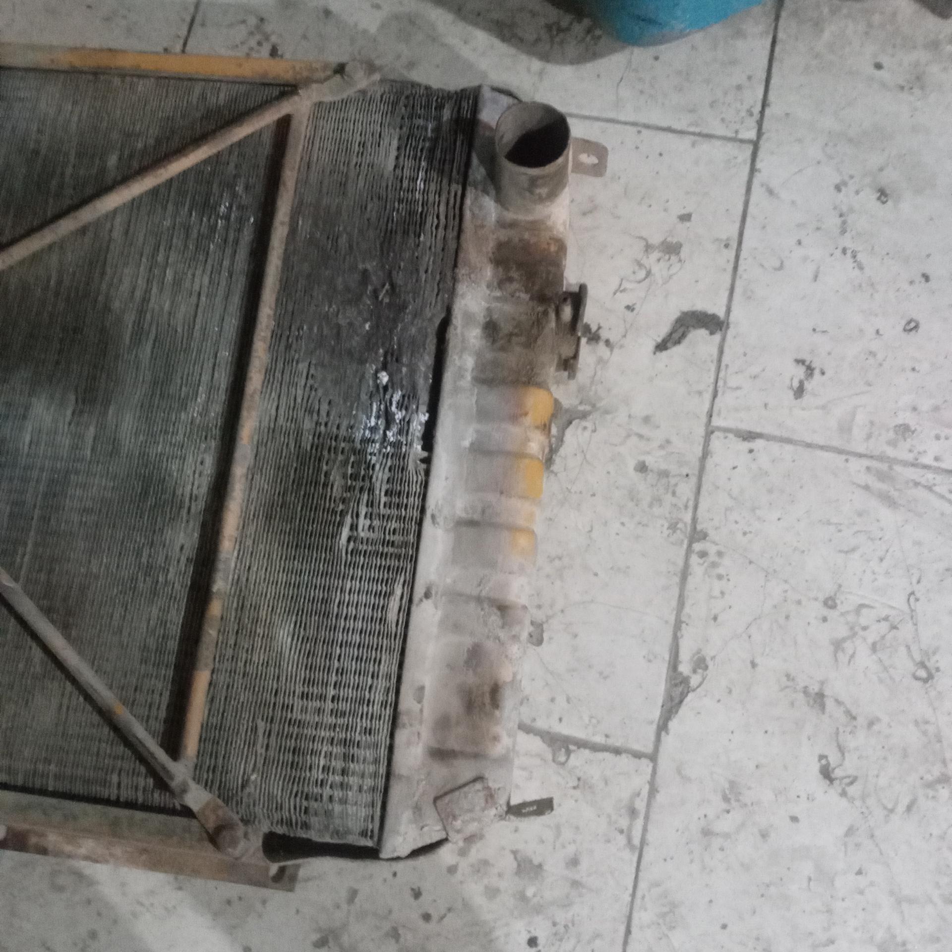 عکس شارژ کولر و رادیاتور اتومبیل هیرمند