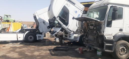 عکس تعمیرگاه ایویکو میلاد معینی