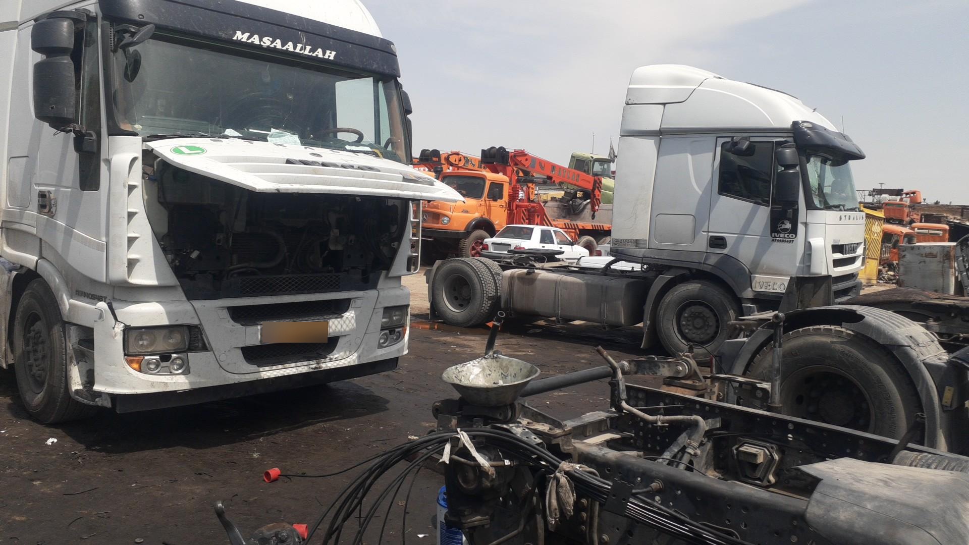 عکس تعمیرگاه ایویکو میلاد معینی