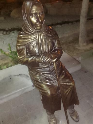 عکس المان شهری مادر بزرگ