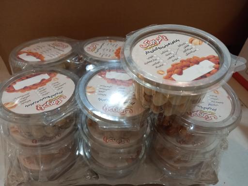 عکس فروشگاه بادومک