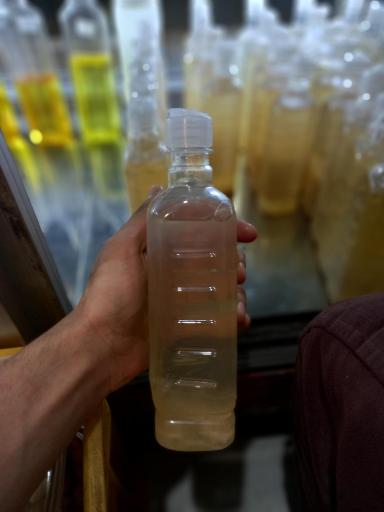 عکس فروشگاه بادومک