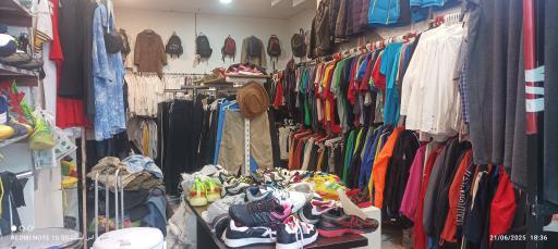 پوشاک اس استوک