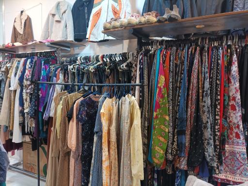 پوشاک اس استوک