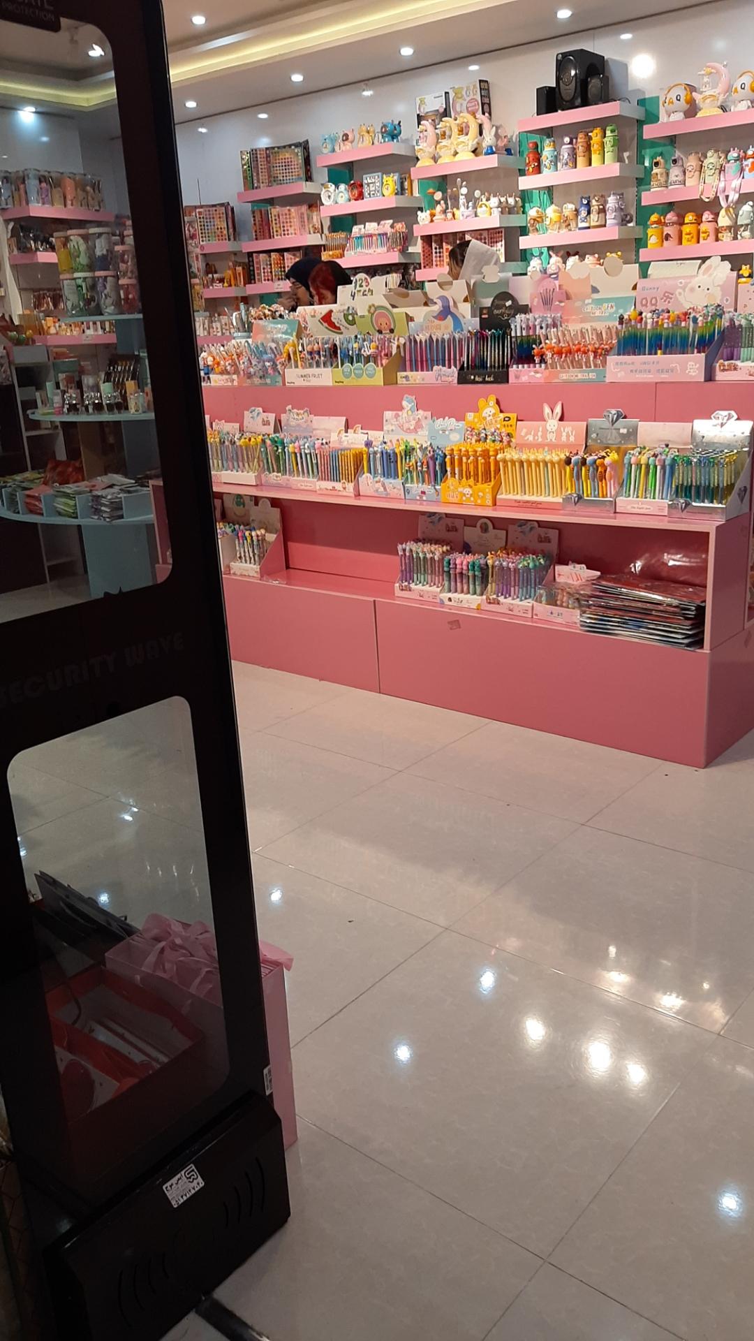 عکس لوازم آرایش و تحریر فانتزی رنگارنگ