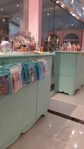 عکس لوازم آرایش و تحریر فانتزی رنگارنگ