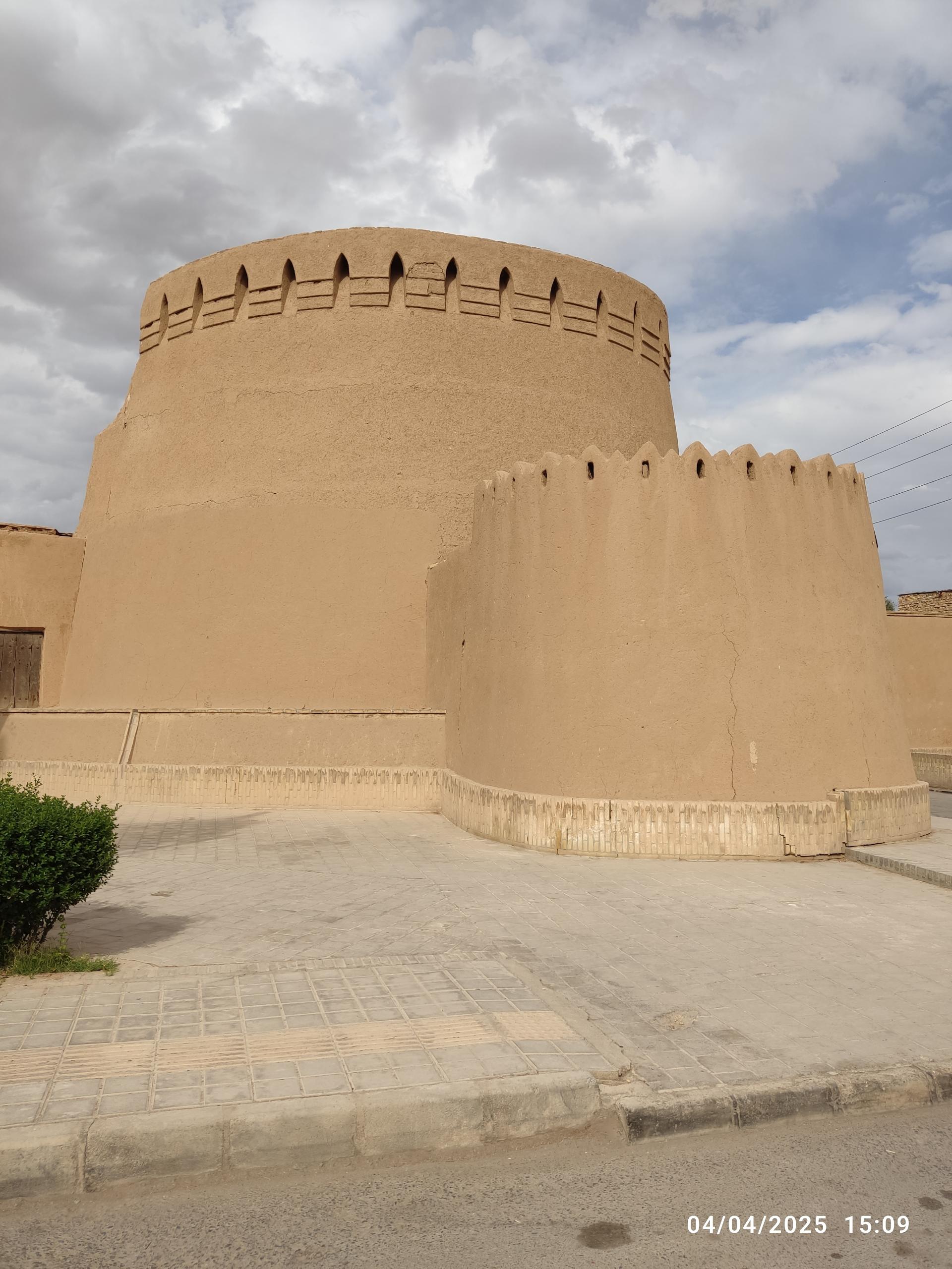 عکس برج های دو قلوی لب خندق