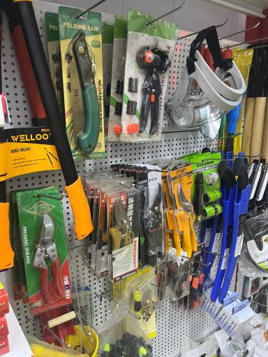 عکس سم فروشی یاس سفید(مهندس حسین زاده،مهندس رضایی)