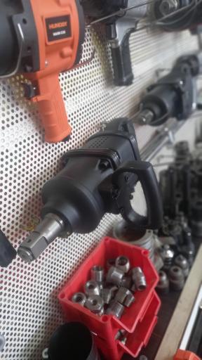 عکس تعمیرات ابزار مدرن صنعت سپاهان