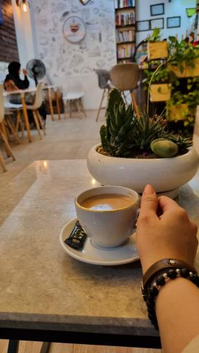 عکس کافی شاپ و تریا وود