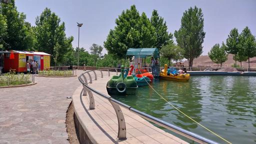 عکس بلیط فروشی دریاچه بوستان سرچشمه