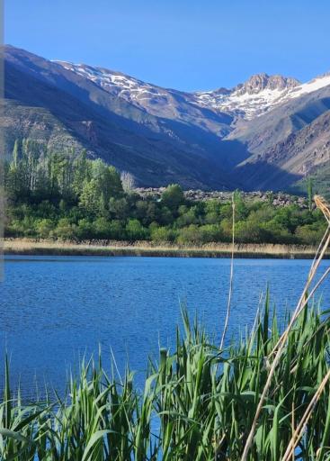 عکس دریاچه و قایق سواری 