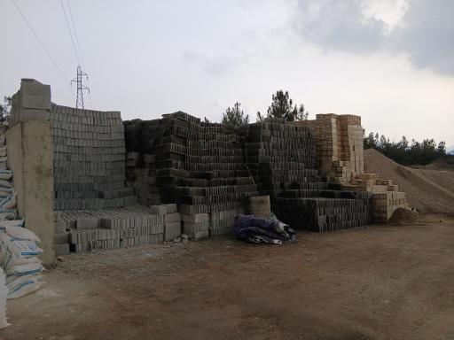 عکس انبار مصالح ساختمانی و پوکه معدنی حقیقی