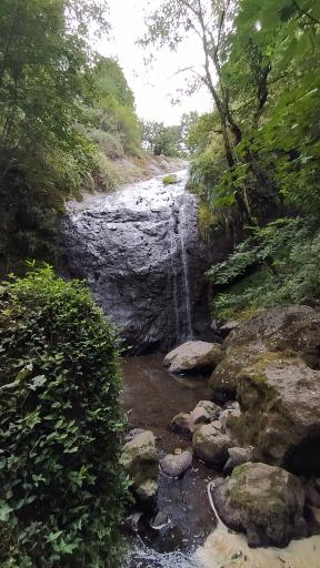 عکس آبشار سیاه تاش سی سرا