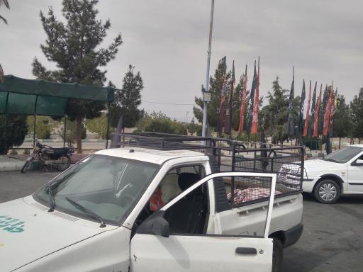 عکس پارکینگ حاشیه جاده