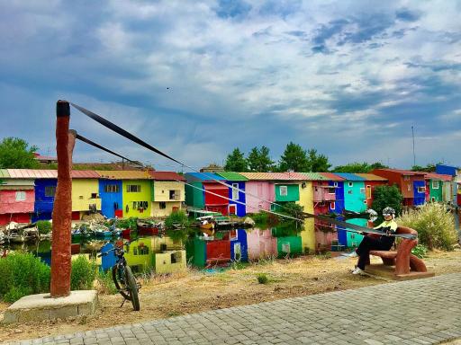 عکس خانه‌های رنگی انزلی