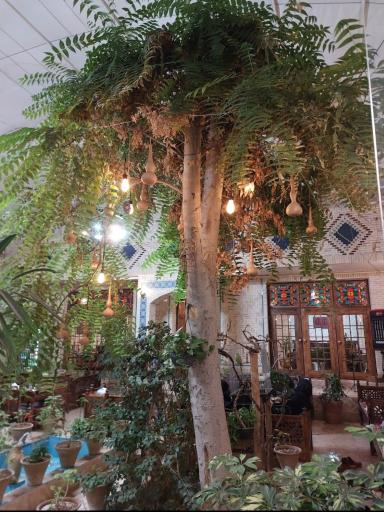 رستوران سنتی عمارت باستیان