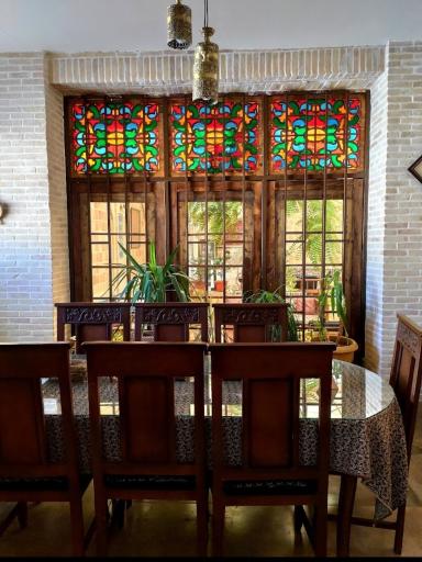 عکس رستوران سنتی عمارت باستیان