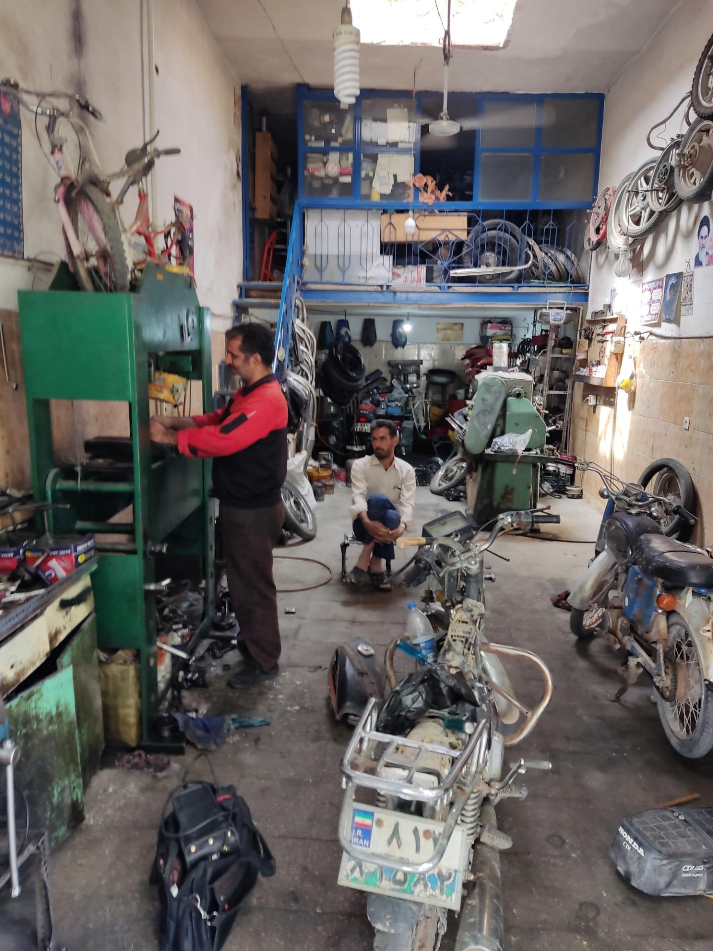 عکس مکانیک موتور حسنی