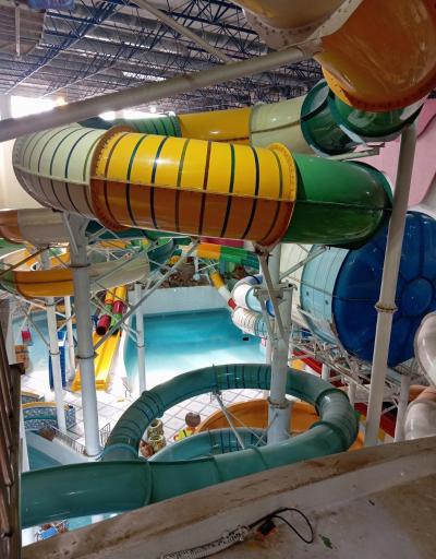 پارک آبی ایرانیان مشهد